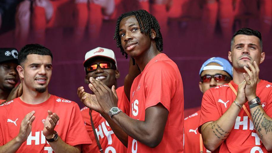 Get Players Before the Big Sale: Fans Respond to Strengthening