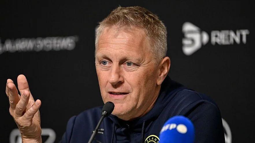 Pelatih Irlandia: Tak Ada Tim Lain yang Harus Menghadapi Ini
