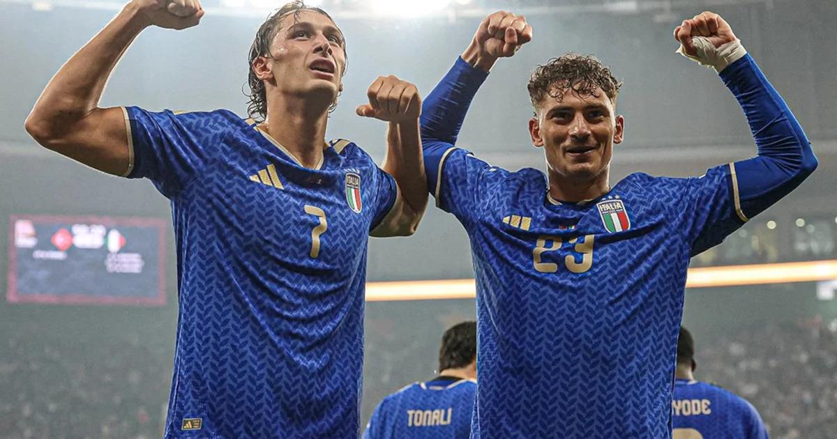 Esposito Wears No.9 Shirt for Italy Against Türkiye