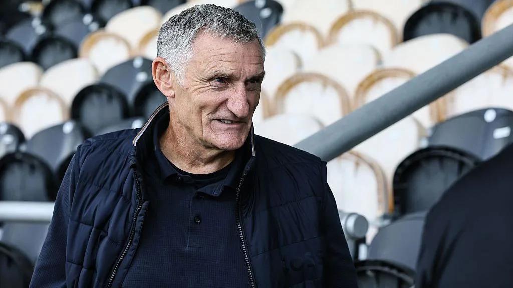 Mowbray Returns to Blackburn Rovers, Ready to Face the Challenge