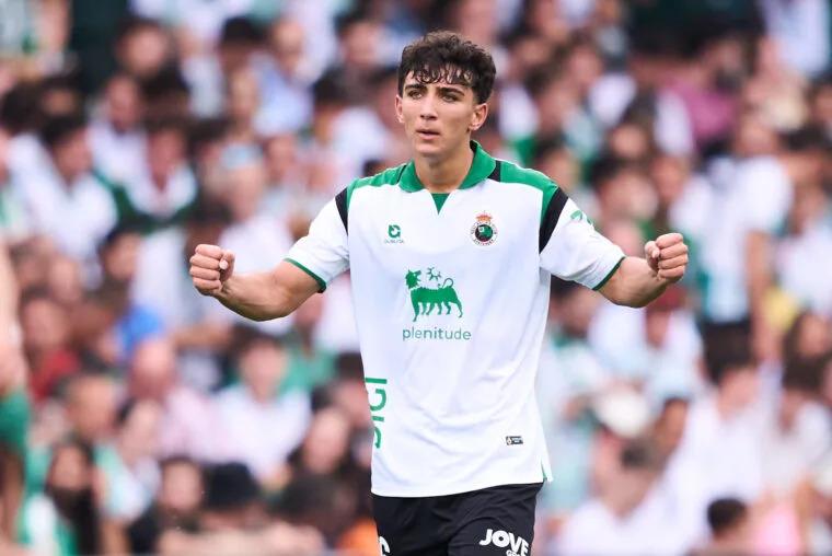 Real Madrid Berupaya Menggaet Gelandang Racing Santander,